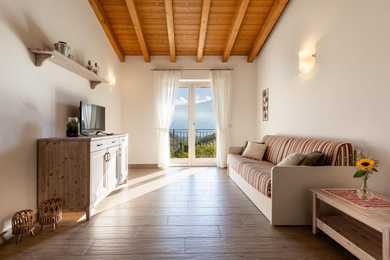 Mos Country House Tremosine Екстер'єр фото