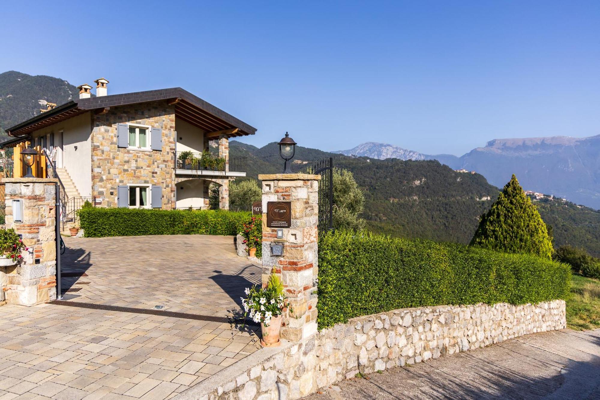 Mos Country House Tremosine Екстер'єр фото