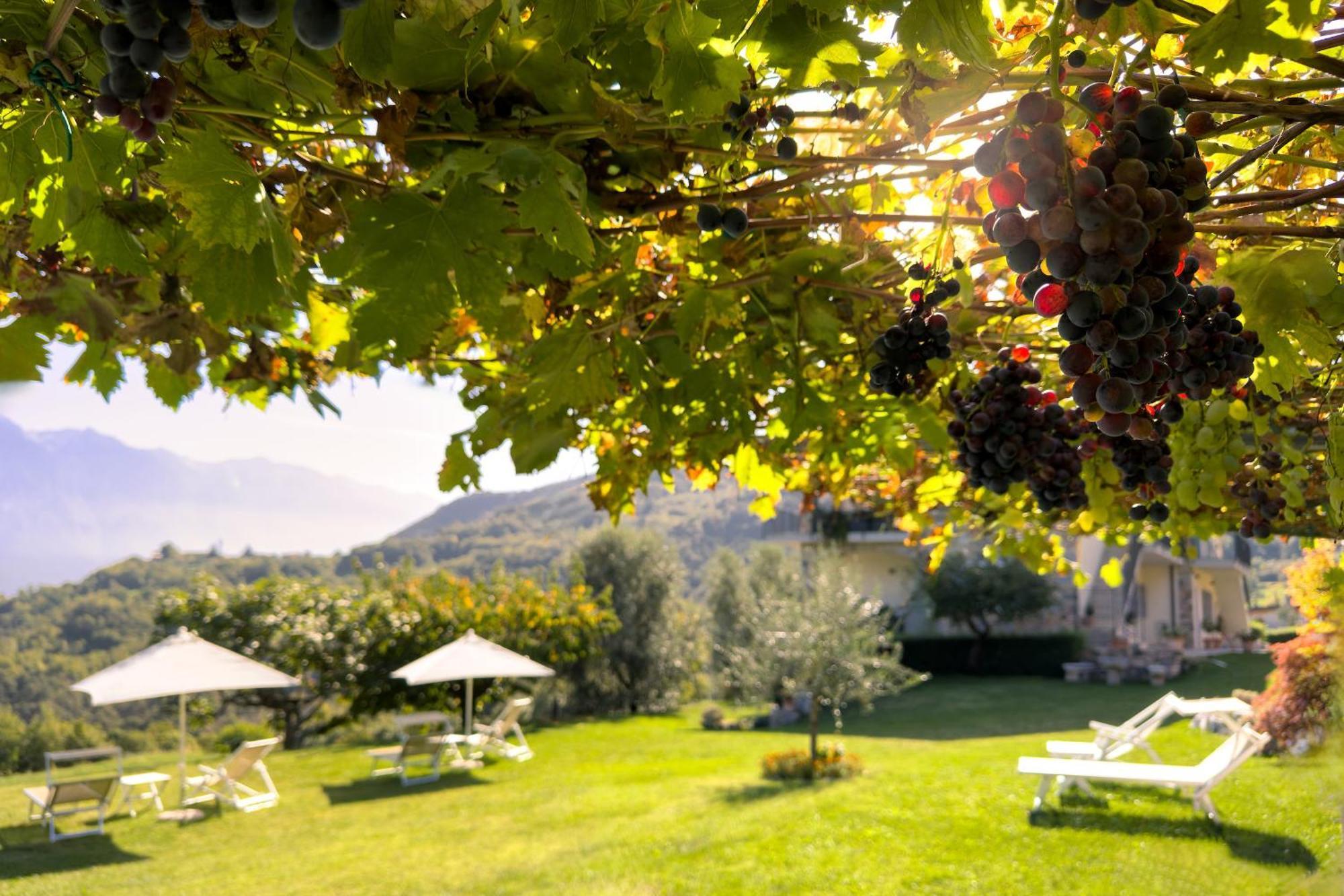 Mos Country House Tremosine Екстер'єр фото