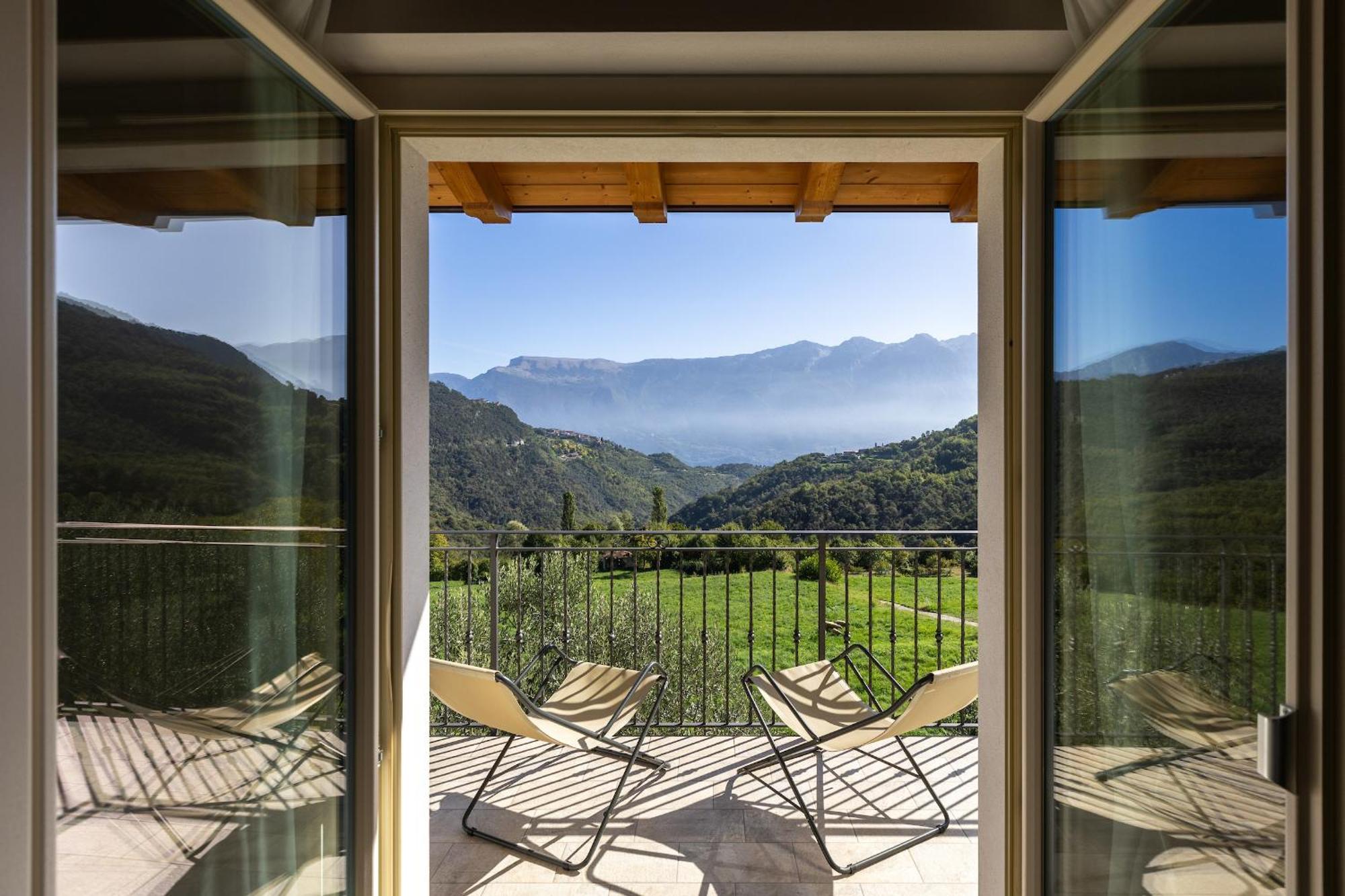 Mos Country House Tremosine Екстер'єр фото
