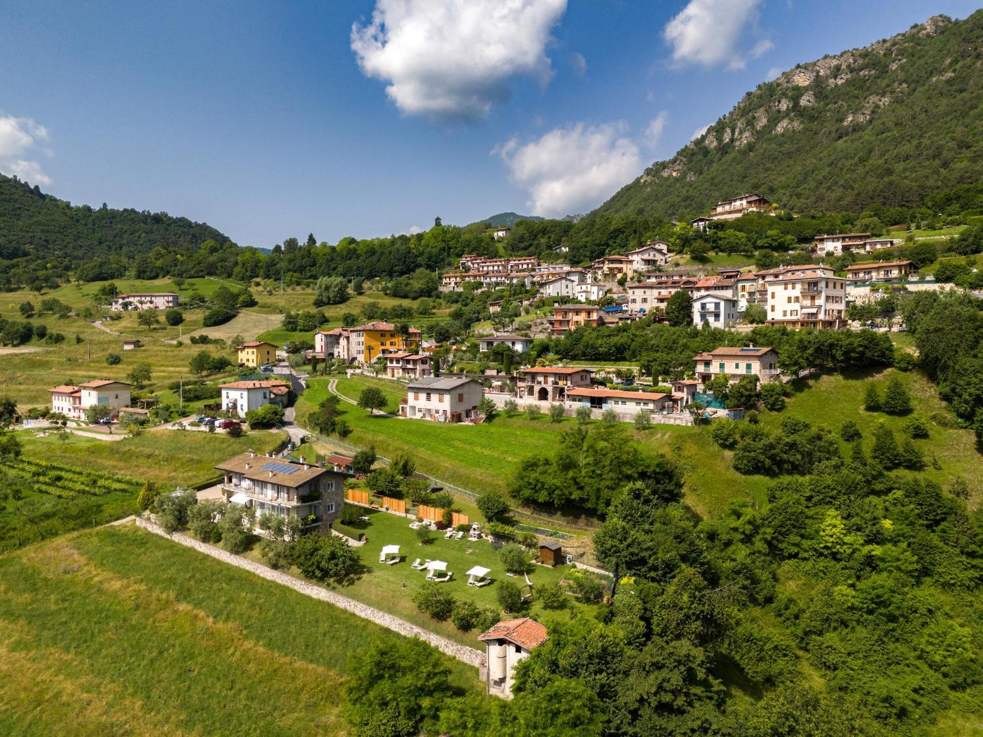 Mos Country House Tremosine Екстер'єр фото