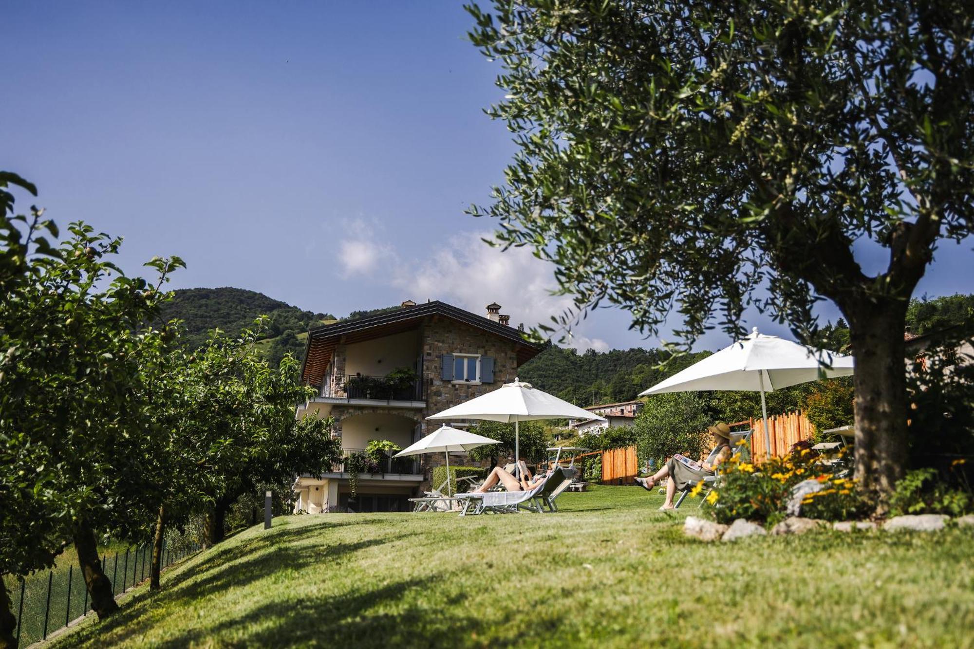 Mos Country House Tremosine Екстер'єр фото
